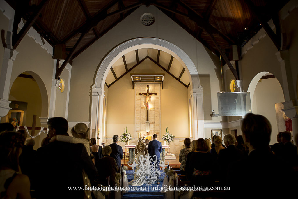 Wedding ceremony at Blessed Sacrament Catholic Church Clifton Gardens| Fantasie Photography