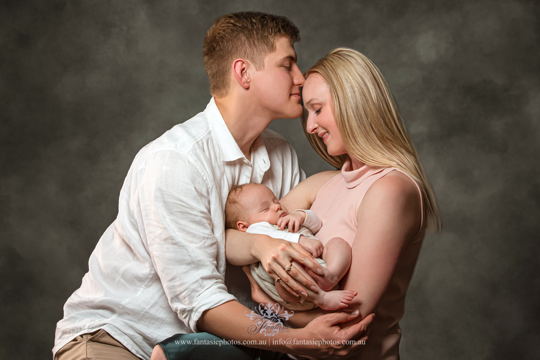 Family Portrait Newborn | Fantasie Photography